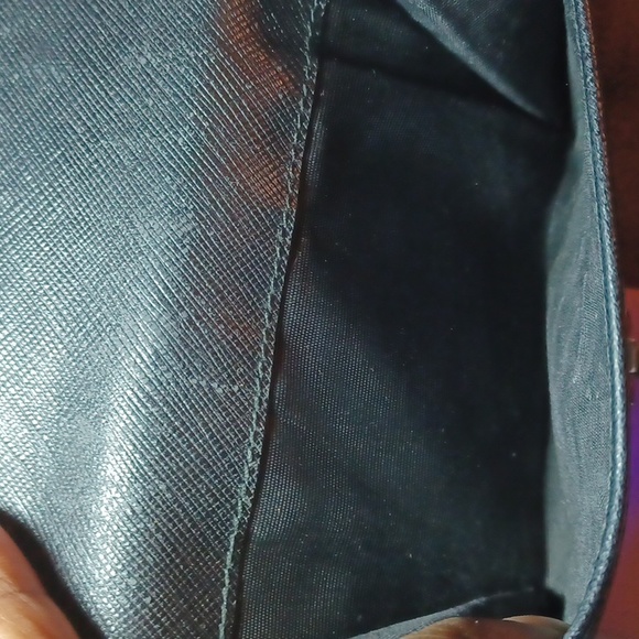 ♣️SALVATORE FERRAGAMO SAFFIANO LEATHER GANCINI WALLET - Picture 6 of 13